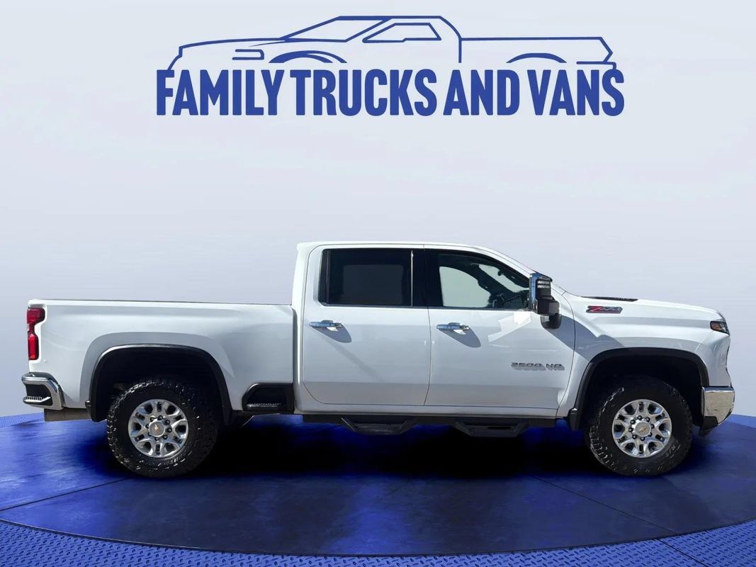 Used 2024 Chevrolet Silverado 2500 LTZ w/ LTZ Premium Package AWD/4WD image 6