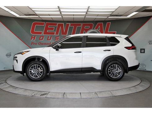 Certified 2024 Nissan Rogue S image 3