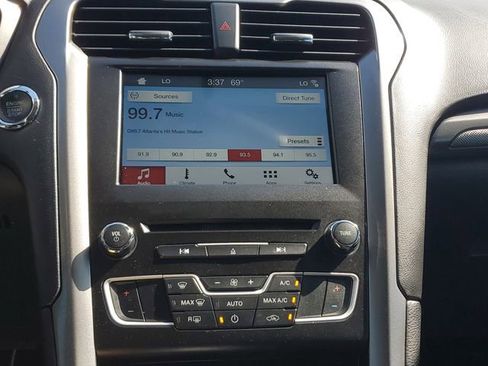 Used 2017 Ford Fusion SE w/ Fusion SE Technology Package image 26