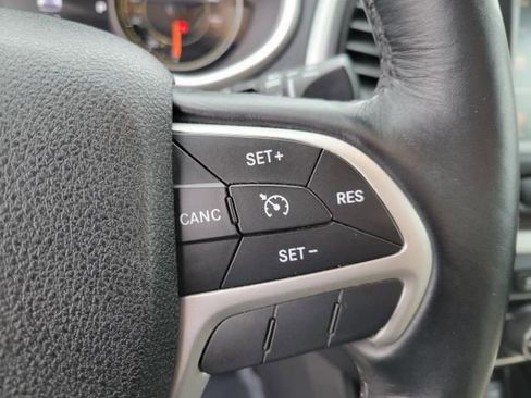 Used 2017 Jeep Cherokee Limited FWD image 23