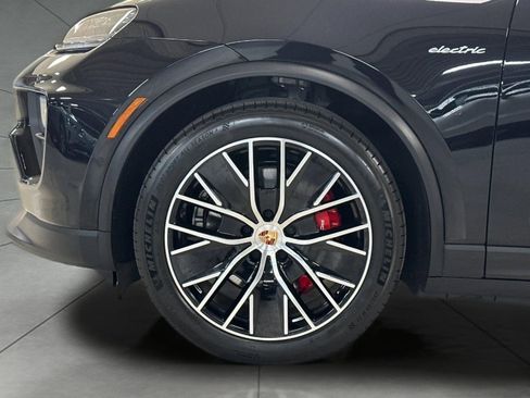 New 2025 Porsche Macan 4S Electric image 12