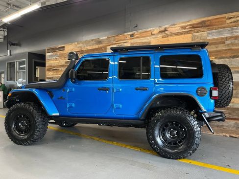 Used 2022 Jeep Wrangler Unlimited Rubicon w/ LED Lighting Group AWD/4WD image 23