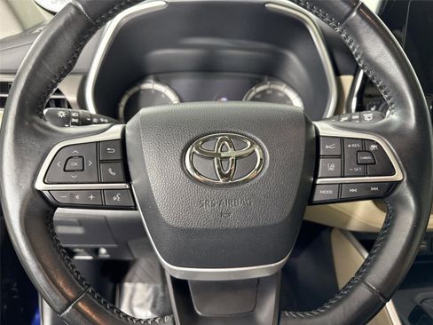 Certified 2023 Toyota Highlander XLE image 16
