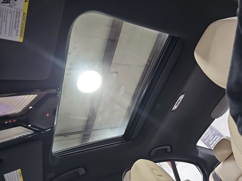 Certified 2025 BMW 330i Sedan w/ Premium Package image 29