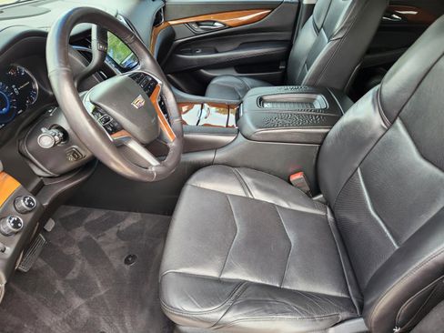 Used 2018 Cadillac Escalade ESV Premium Luxury AWD/4WD image 6