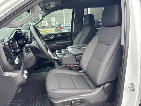 Used 2025 GMC Sierra 1500 Elevation image 12