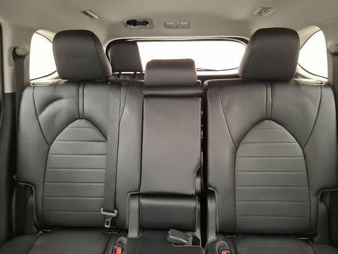 Used 2023 Toyota Highlander XLE image 20