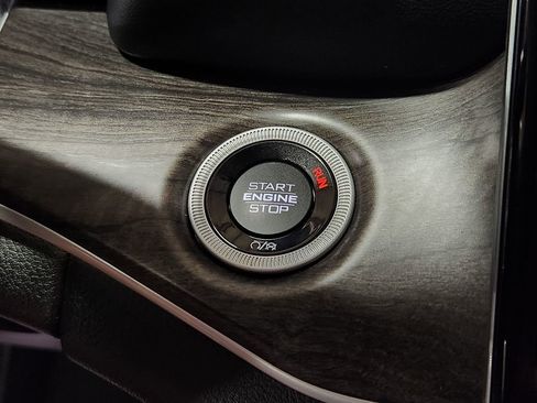 Used 2023 Jeep Grand Cherokee Limited w/ Luxury Tech Group II image 43