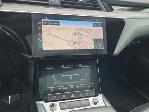Used 2022 Audi e-tron Premium w/ Convenience Plus Package AWD/4WD image 19