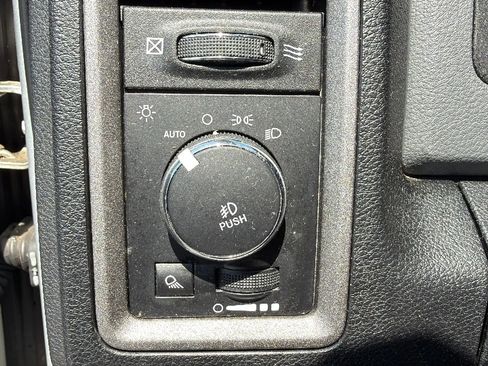 Used 2017 RAM 1500 Express AWD/4WD image 17