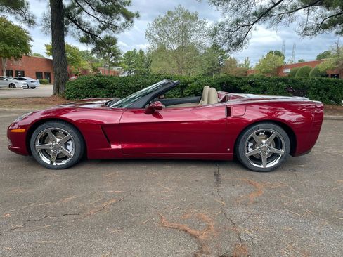 Used 2007 Chevrolet Corvette Convertible w/ Preferred Equipment Group image 2