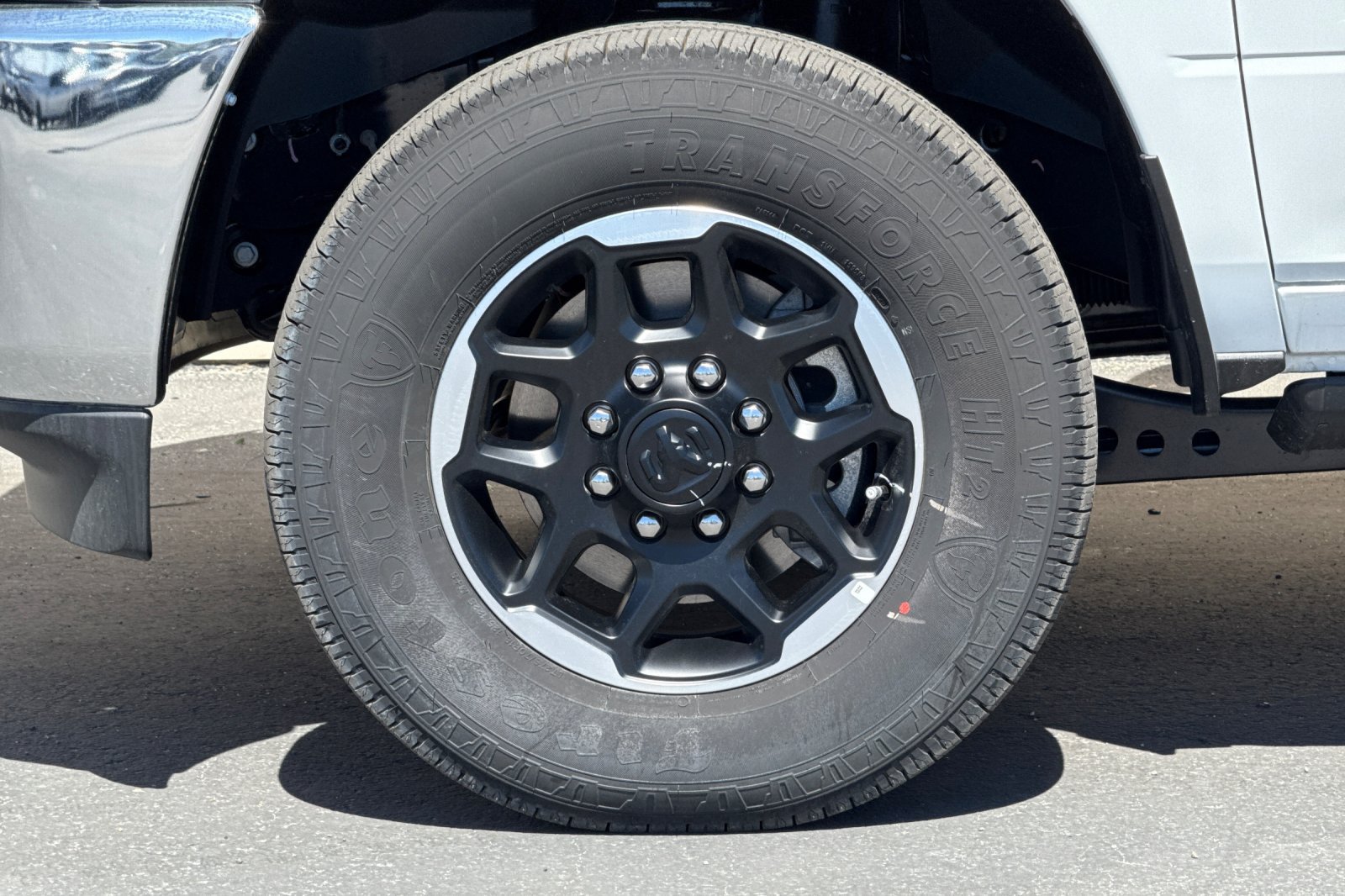 New 2026 RAM 3500 Laramie AWD/4WD image 9
