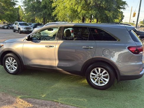 Used 2020 Kia Sorento LX AWD/4WD image 4