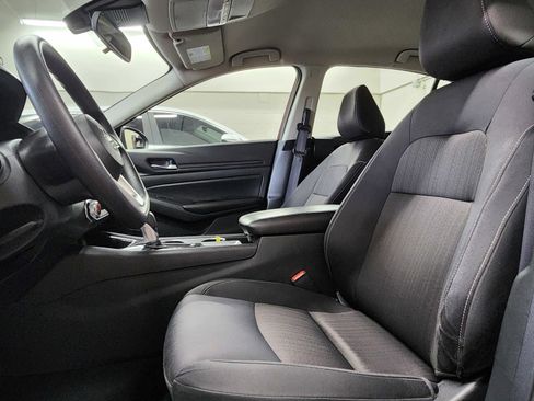Used 2024 Nissan Altima 2.5 SV FWD image 46