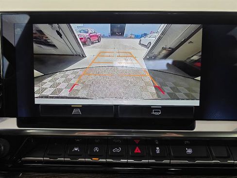 Used 2025 Chevrolet Silverado 1500 LT AWD/4WD image 36