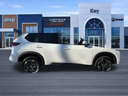 Used 2024 Nissan Rogue SV AWD/4WD image 36