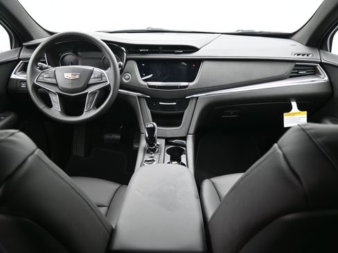 New 2026 Cadillac XT5 Luxury image 9