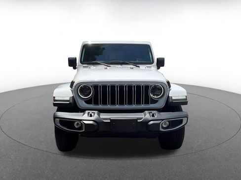 Used 2025 Jeep Wrangler Unlimited Sahara AWD/4WD image 3