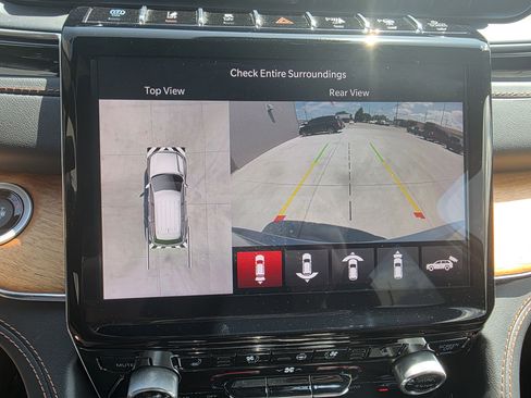 Used 2023 Jeep Grand Cherokee Summit image 25