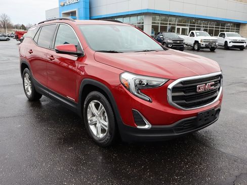 Used 2020 GMC Terrain SLE w/ Driver Convenience Package image 2