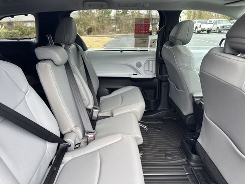 New 2026 Toyota Sienna XLE image 30