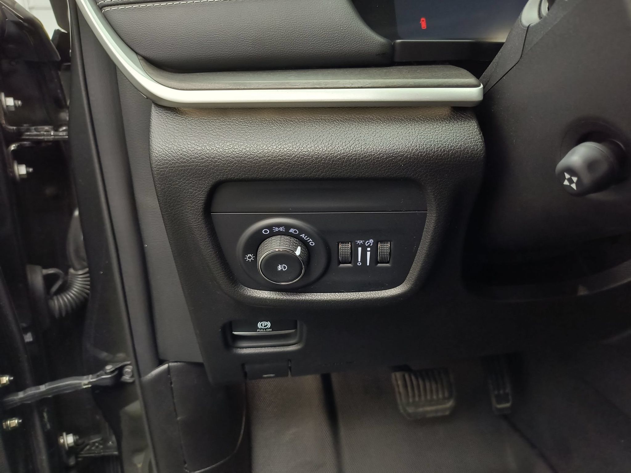 Used 2023 Jeep Grand Cherokee L Limited w/ Luxury Tech Group II AWD/4WD image 16