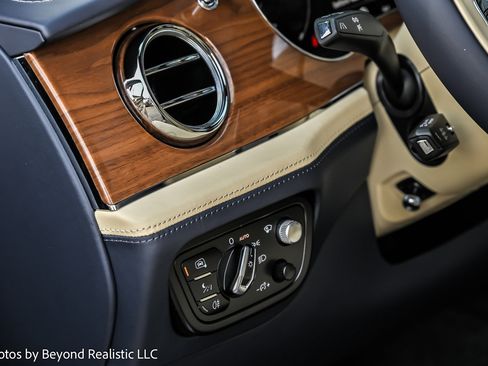 Used 2023 Bentley Bentayga Extended Wheelbase image 34