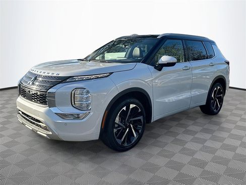 Used 2023 Mitsubishi Outlander SEL image 4