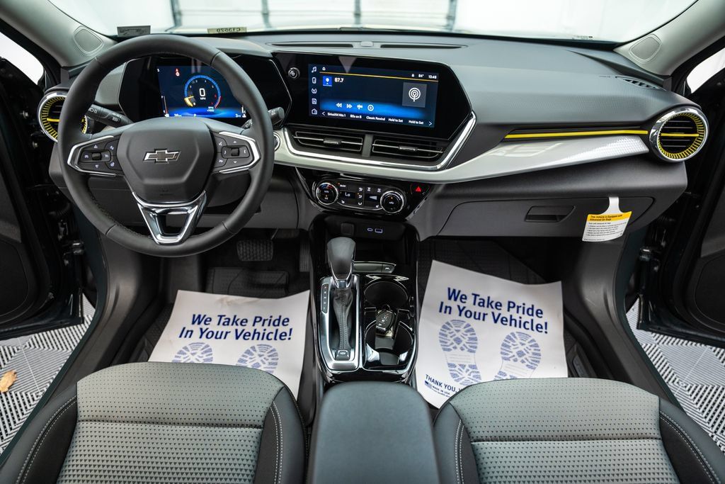 New 2026 Chevrolet Trax LT w/ Sunroof Package FWD image 20