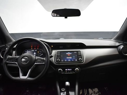 Used 2019 Nissan Kicks SV FWD image 16