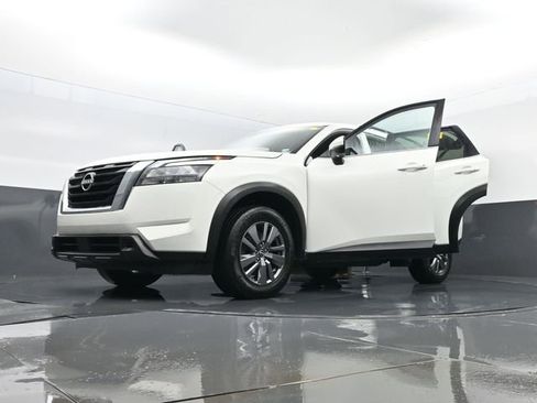 Used 2025 Nissan Pathfinder SV AWD/4WD image 34