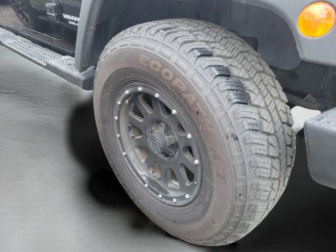 Used 2010 Jeep Wrangler Unlimited Islander image 28