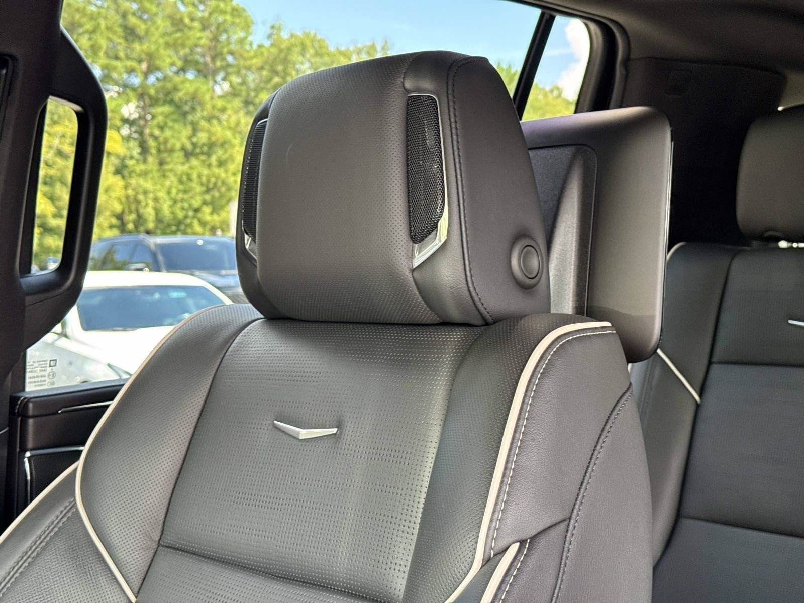 Used 2024 Cadillac Escalade ESV Premium Luxury w/ Performance Package AWD/4WD image 24