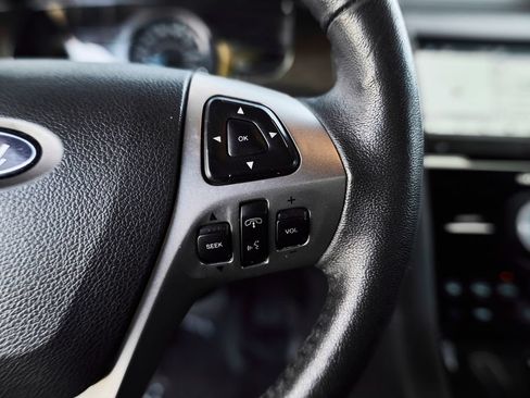 Used 2017 Ford Taurus Limited FWD image 22