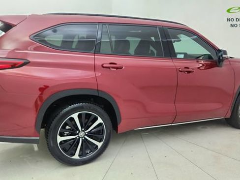 Used 2022 Toyota Highlander XSE AWD/4WD image 6