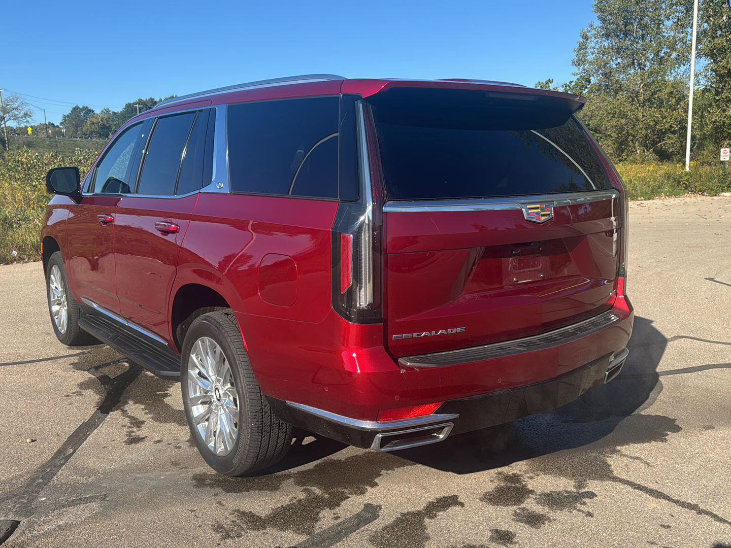 Used 2024 Cadillac Escalade Premium Luxury w/ LPO, Floor Liner Package AWD/4WD image 3