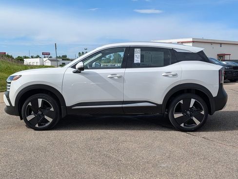 Used 2025 Nissan Kicks SR FWD image 4