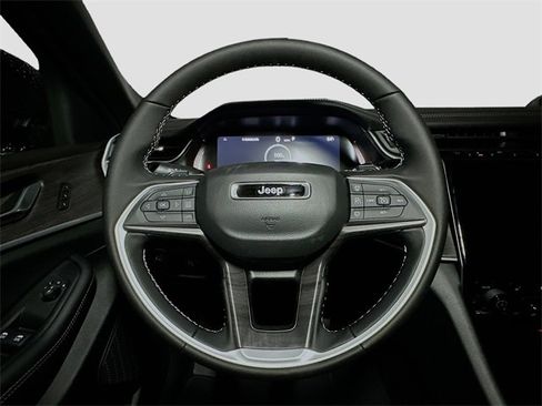 New 2025 Jeep Grand Cherokee Limited w/ Luxury Tech Group II image 7