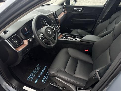 Used 2024 Volvo XC60 T8 Plus w/ Climate Package image 10