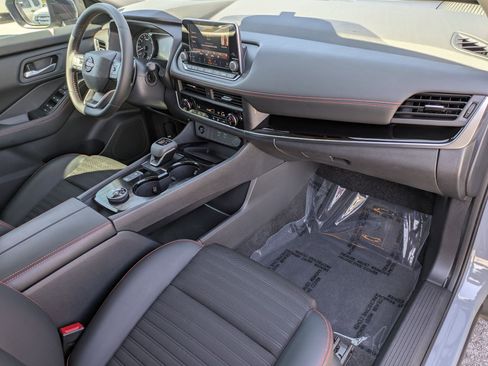 Certified 2026 Nissan Rogue SV image 37