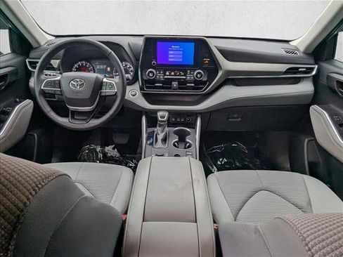 Certified 2024 Toyota Highlander LE image 17