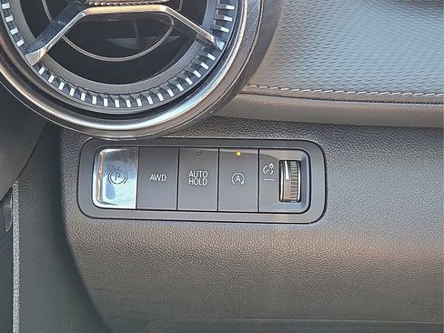 Used 2025 Chevrolet Equinox LT AWD/4WD image 24