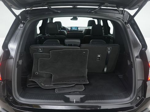 Used 2025 Honda Pilot Black Edition image 9