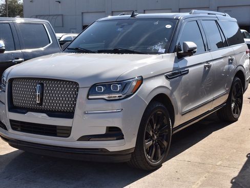 Certified 2022 Lincoln Navigator Reserve image 2