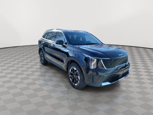 Used 2024 Kia Sorento S w/ Panoramic Sunroof Package image 2