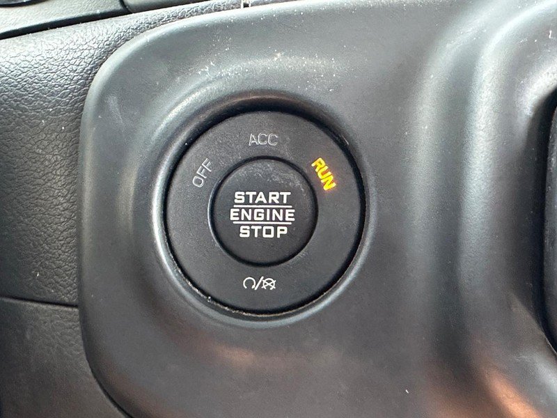 Used 2023 Jeep Wrangler Unlimited Sahara AWD/4WD image 19