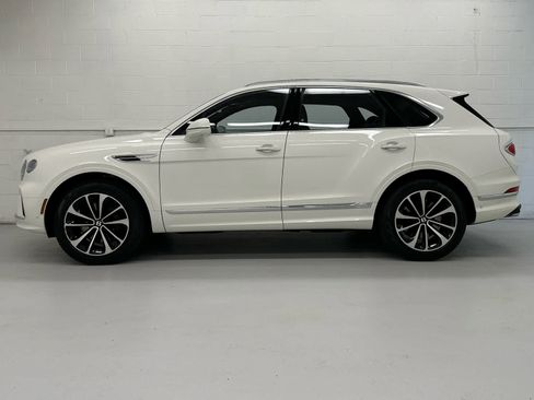 Used 2023 Bentley Bentayga AWD/4WD image 3