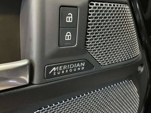 Used 2023 Land Rover Defender 110 V8 AWD/4WD image 36