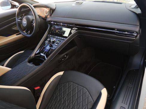 Used 2025 Aston Martin DB12 Coupe RWD image 26