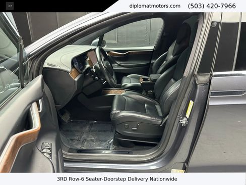 Used 2018 Tesla Model X 75D image 17
